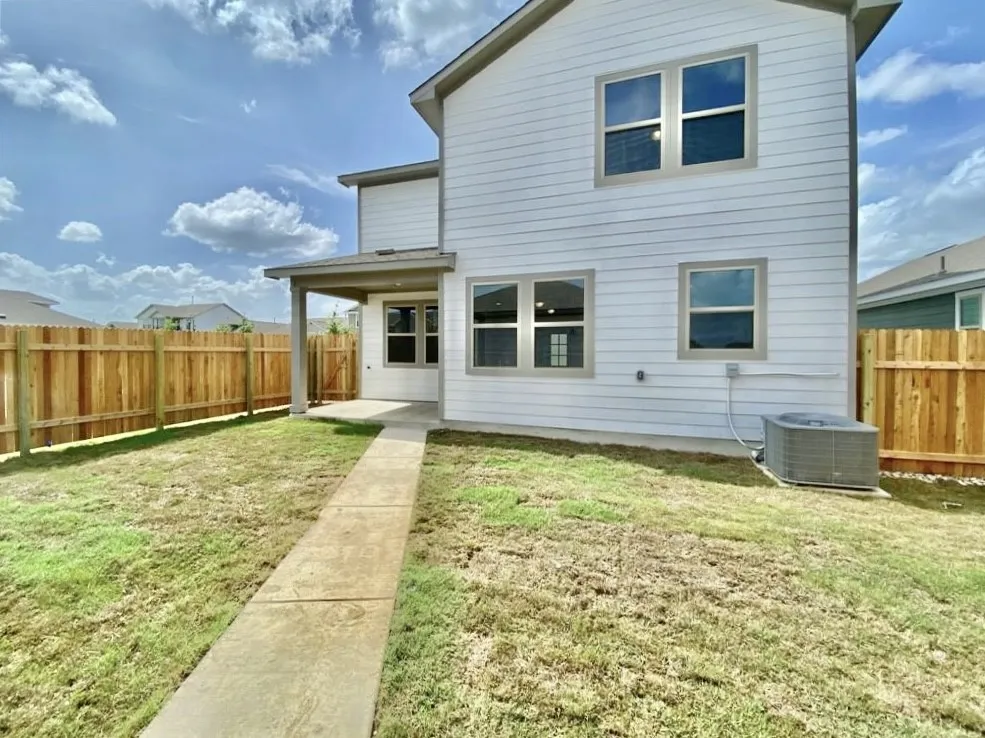 2525 Pecan Island Drive Leander, TX 78641