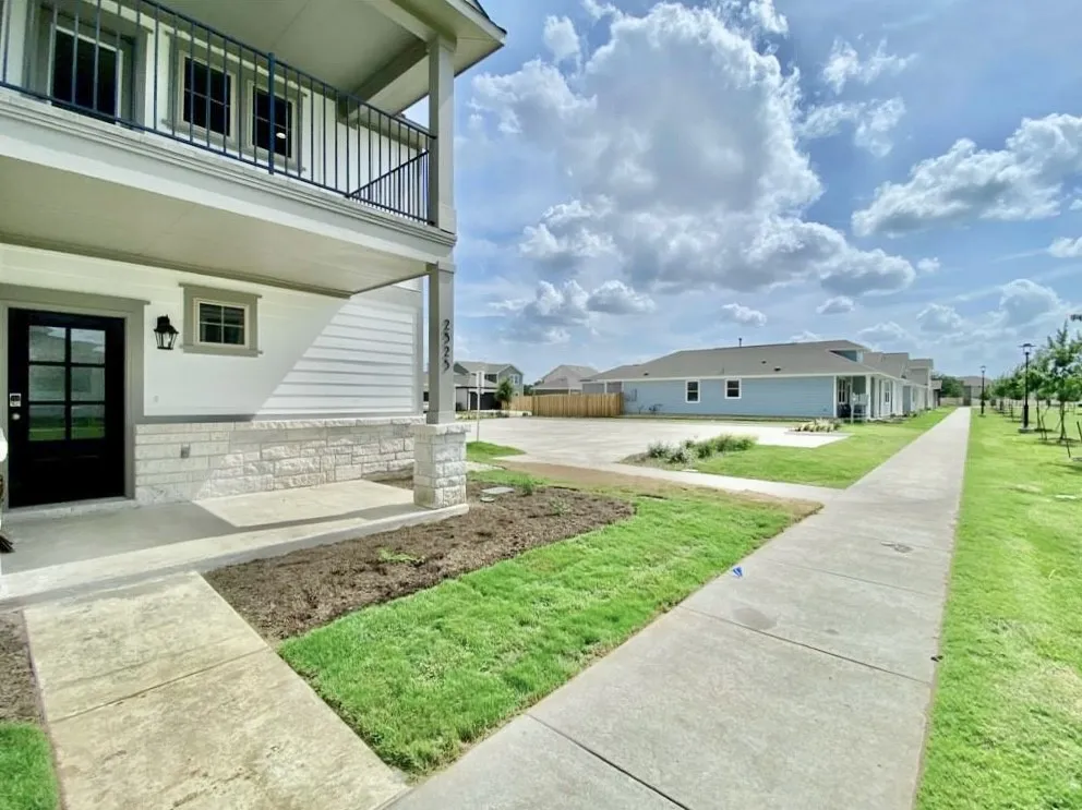 2525 Pecan Island Drive Leander, TX 78641