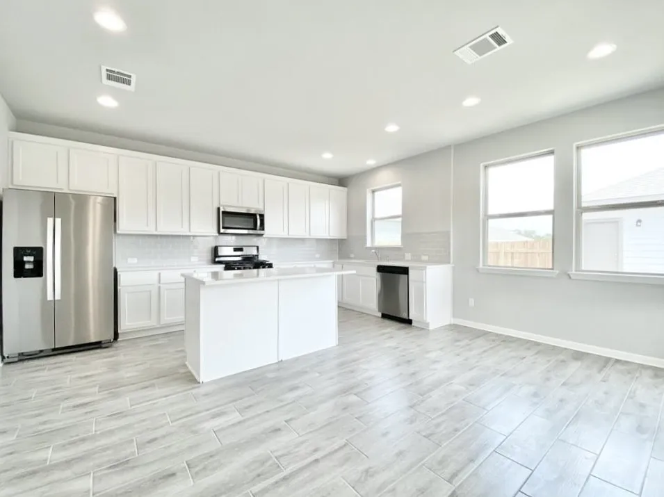 2525 Pecan Island Drive Leander, TX 78641