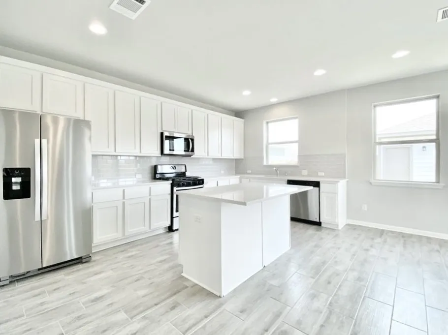 2525 Pecan Island Drive Leander, TX 78641