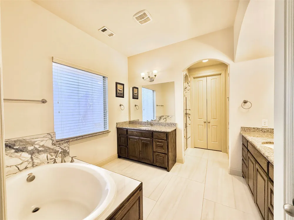 220 Rolling Fork Bend Irving, TX 75039
