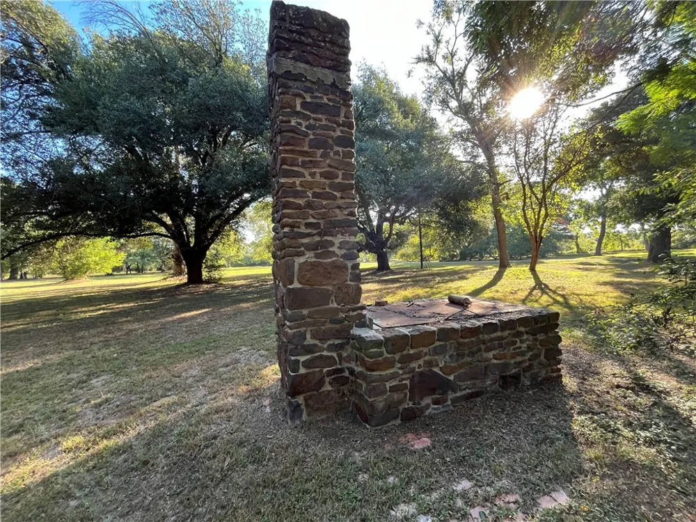 1747 W Highway 84 Mexia, TX 76667