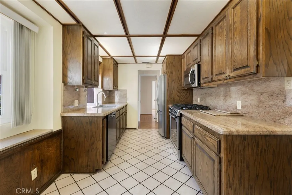 10025 Roscoe Boulevard Sun Valley, CA 91352
