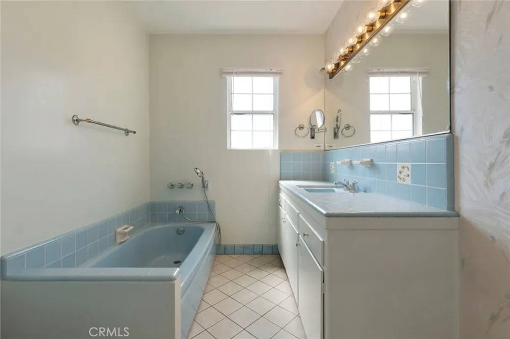 10025 Roscoe Boulevard Sun Valley, CA 91352