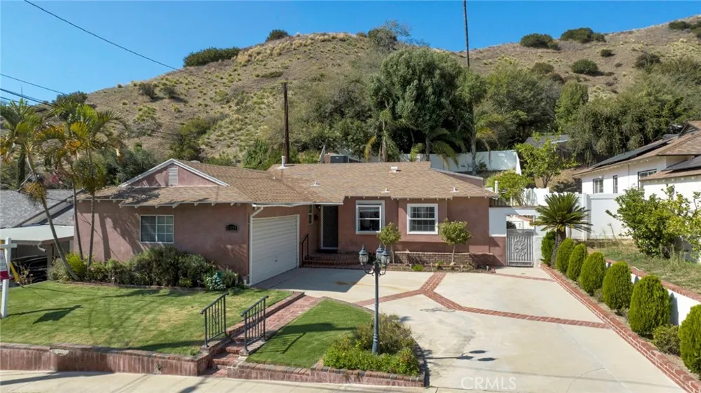 10025 Roscoe Boulevard Sun Valley, CA 91352
