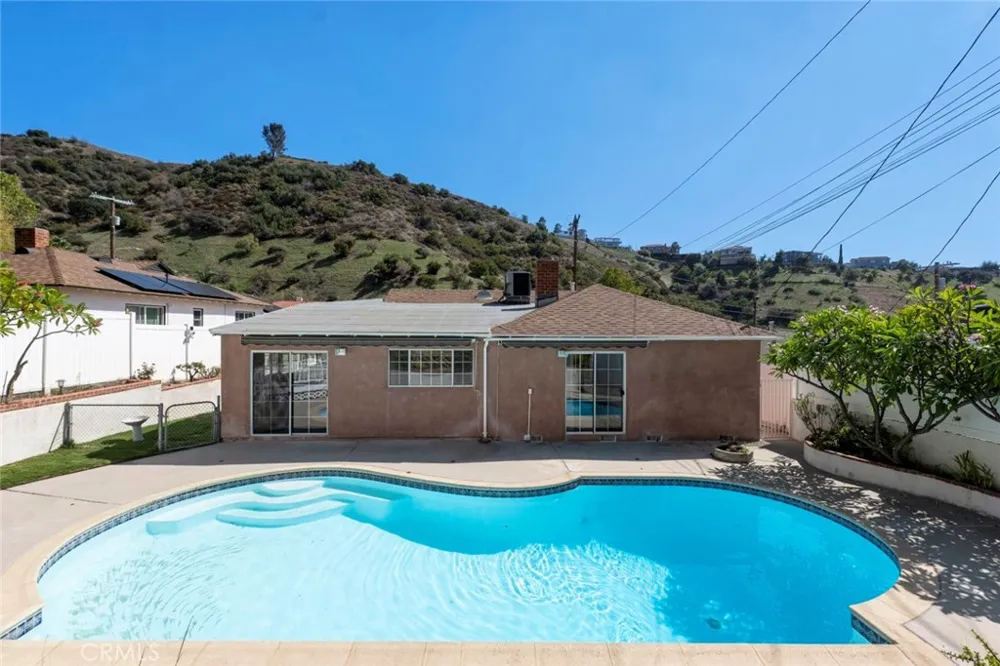 10025 Roscoe Boulevard Sun Valley, CA 91352