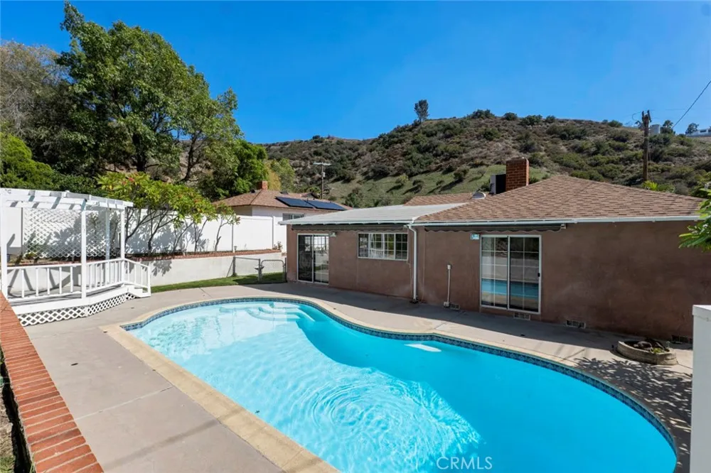 10025 Roscoe Boulevard Sun Valley, CA 91352