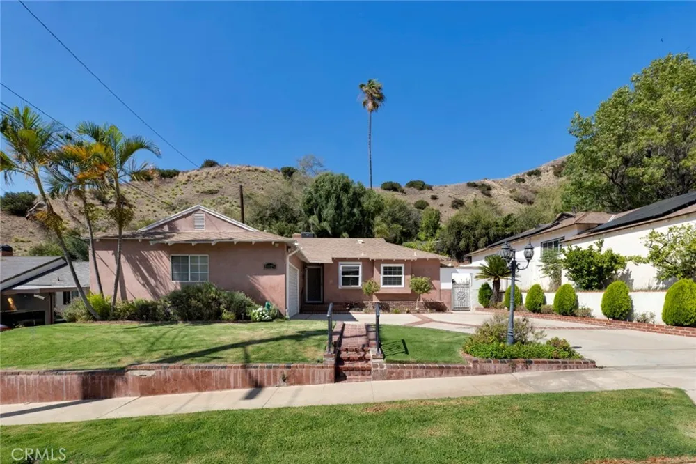 10025 Roscoe Boulevard Sun Valley, CA 91352
