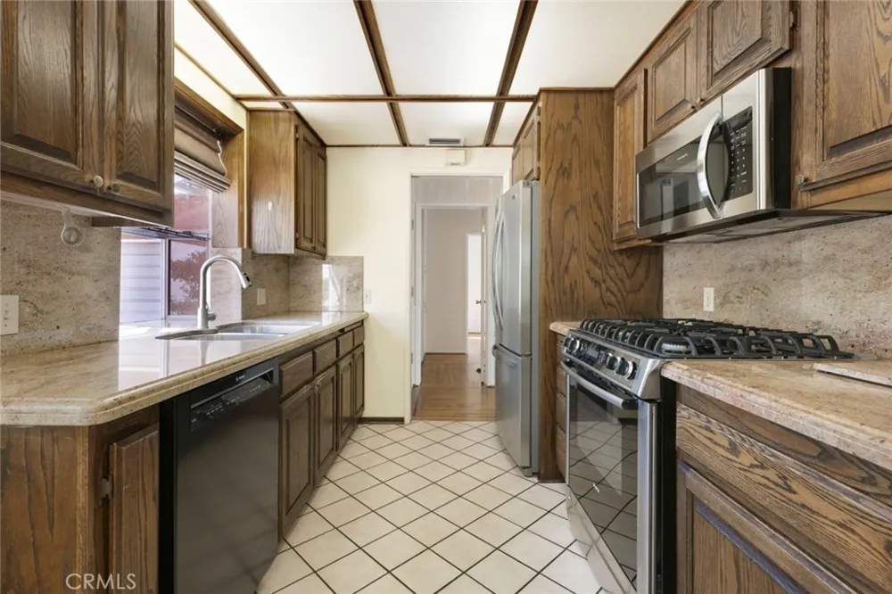 10025 Roscoe Boulevard Sun Valley, CA 91352