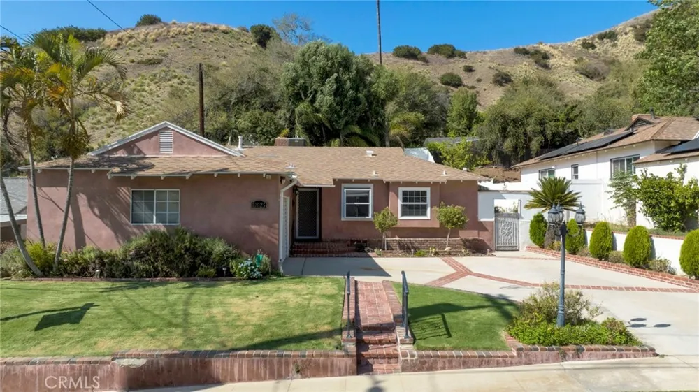 10025 Roscoe Boulevard Sun Valley, CA 91352
