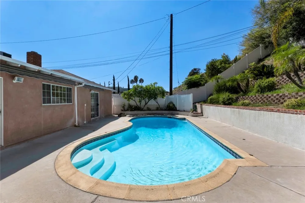 10025 Roscoe Boulevard Sun Valley, CA 91352