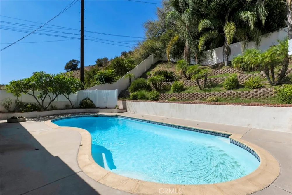 10025 Roscoe Boulevard Sun Valley, CA 91352
