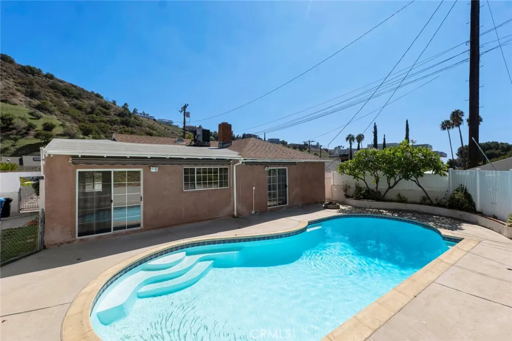 10025 Roscoe Boulevard Sun Valley, CA 91352
