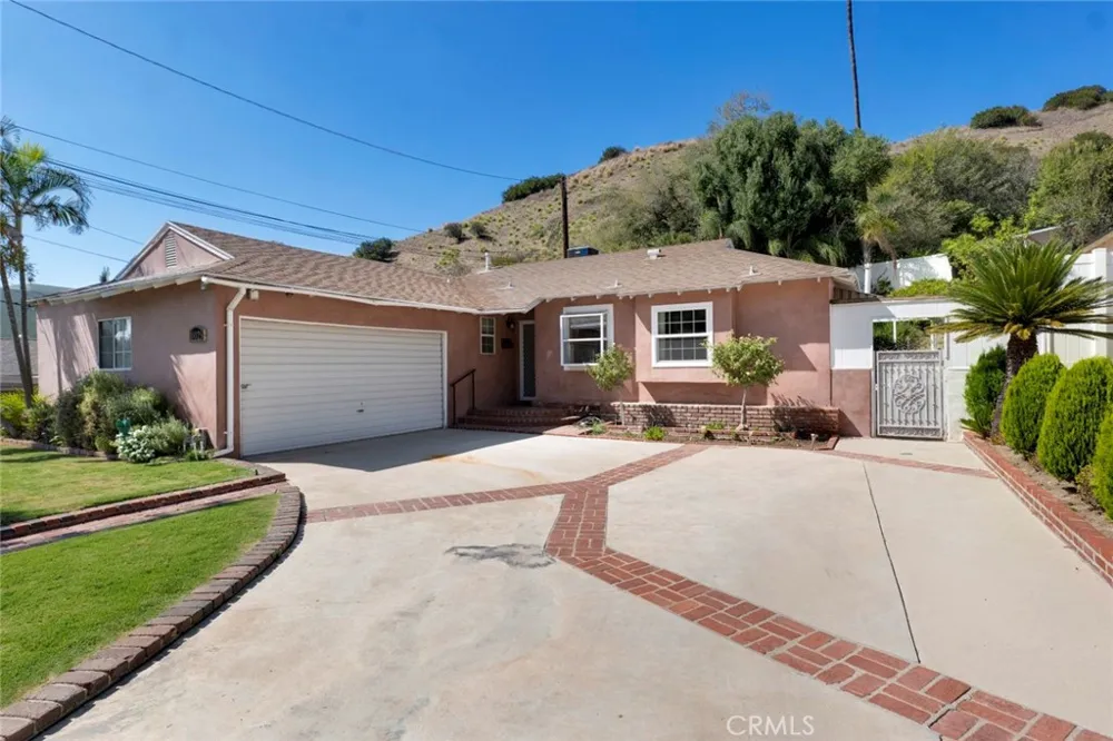 10025 Roscoe Boulevard Sun Valley, CA 91352