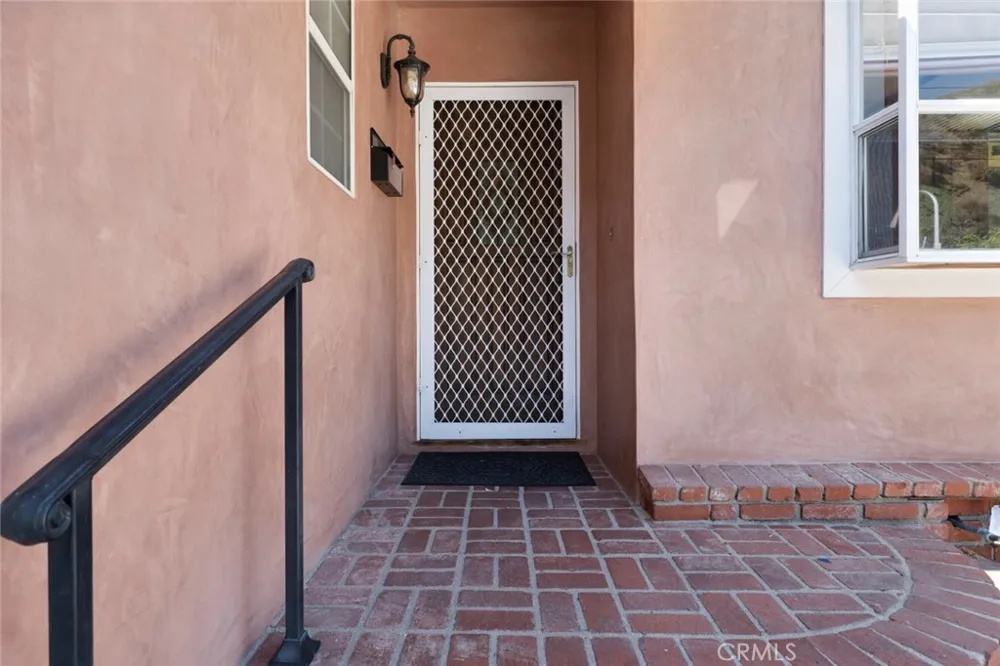 10025 Roscoe Boulevard Sun Valley, CA 91352