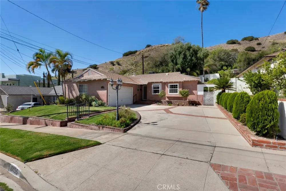 10025 Roscoe Boulevard Sun Valley, CA 91352