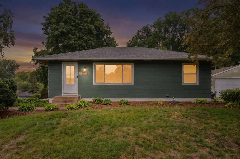 2102 Opal Drive Eagan, MN 55122