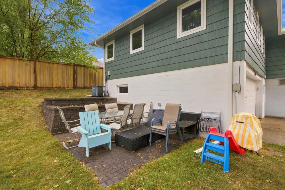 2102 Opal Drive Eagan, MN 55122