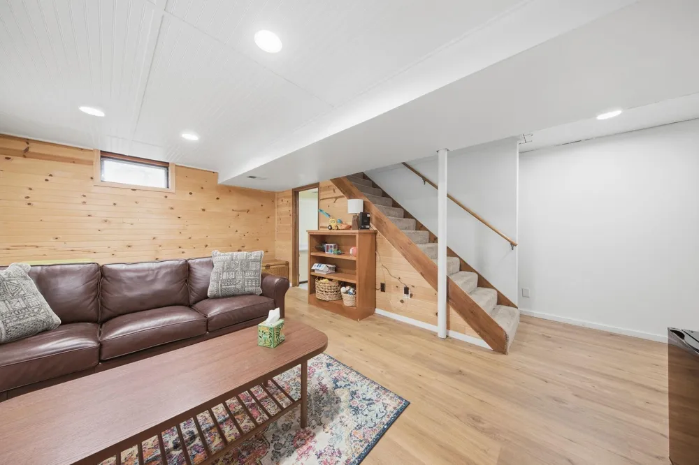 2102 Opal Drive Eagan, MN 55122