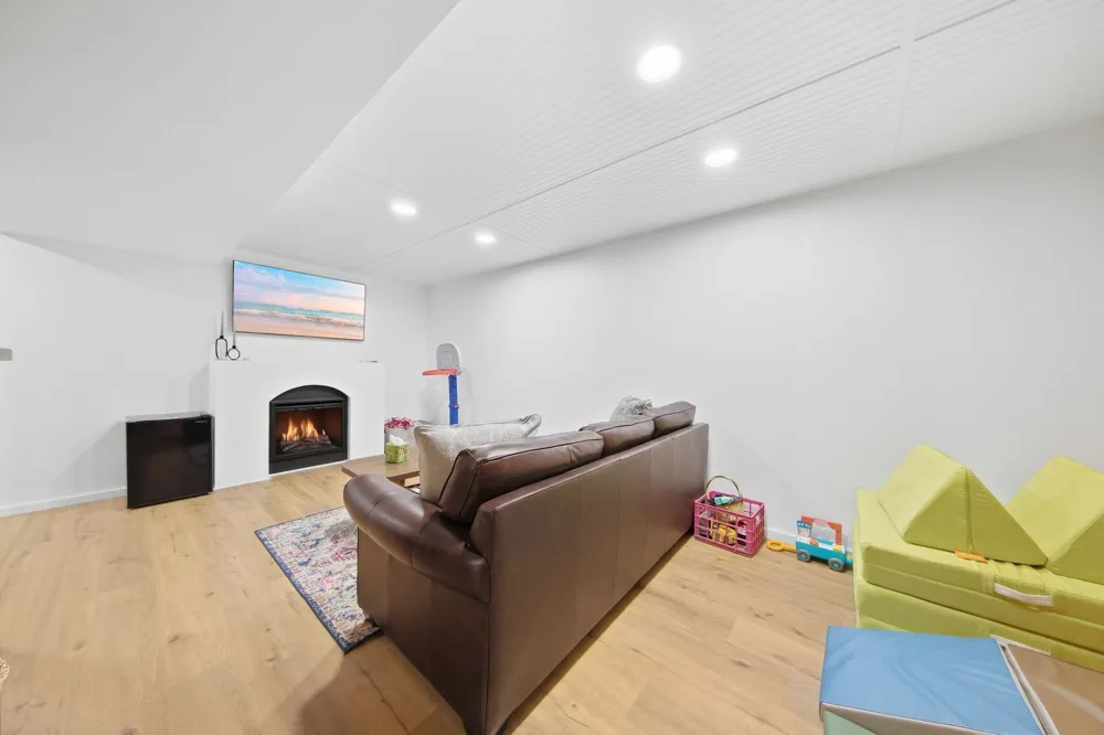 2102 Opal Drive Eagan, MN 55122