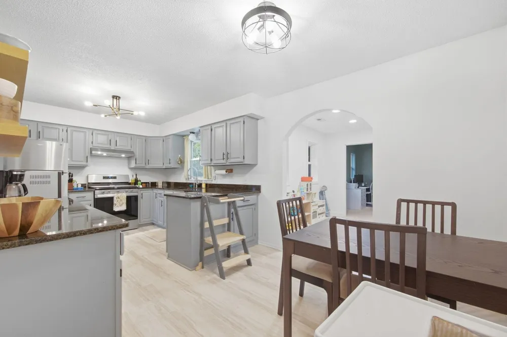 2102 Opal Drive Eagan, MN 55122