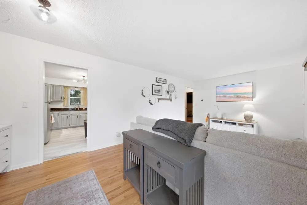 2102 Opal Drive Eagan, MN 55122
