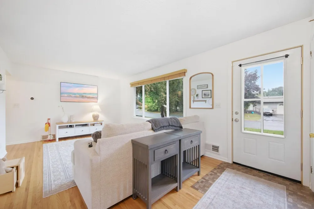 2102 Opal Drive Eagan, MN 55122