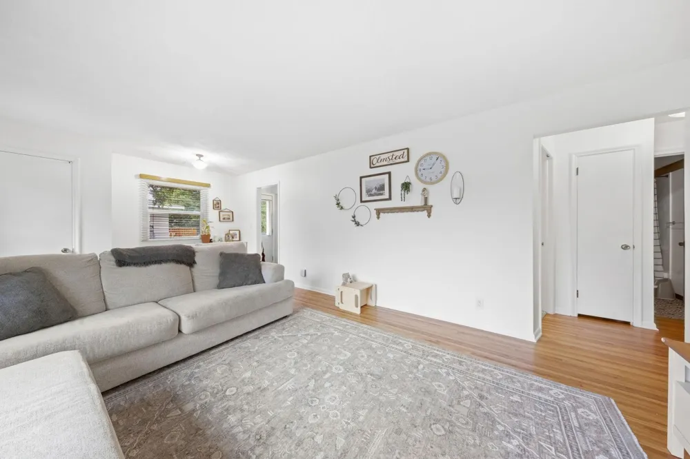 2102 Opal Drive Eagan, MN 55122
