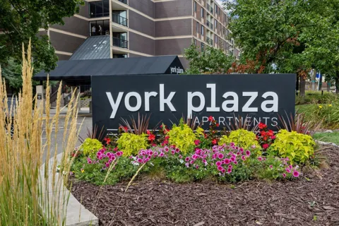 7200 York Avenue S #103