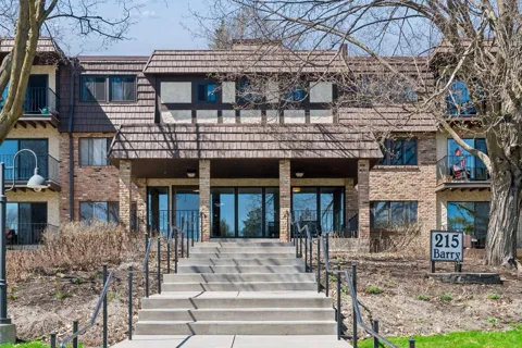 215 Barry Avenue S #202