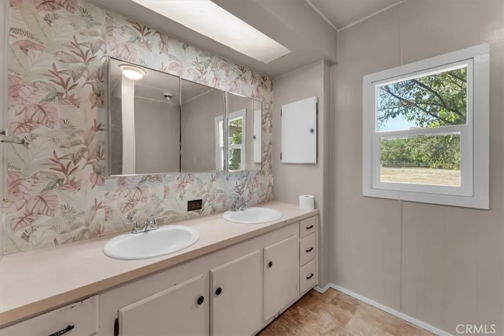 8644 El Camino Gerber, CA 96035