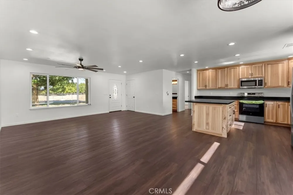 8644 El Camino Gerber, CA 96035