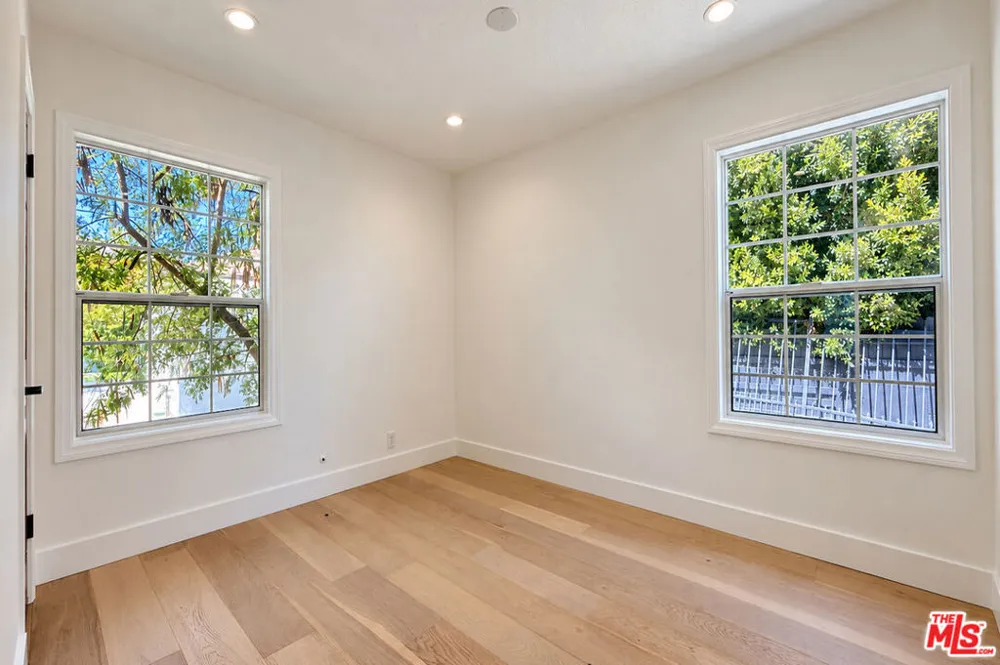 5143 Newcastle Avenue Encino, CA 91316