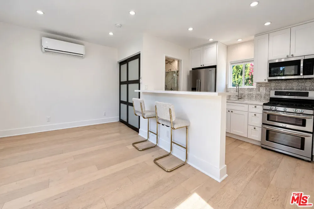 5143 Newcastle Avenue Encino, CA 91316