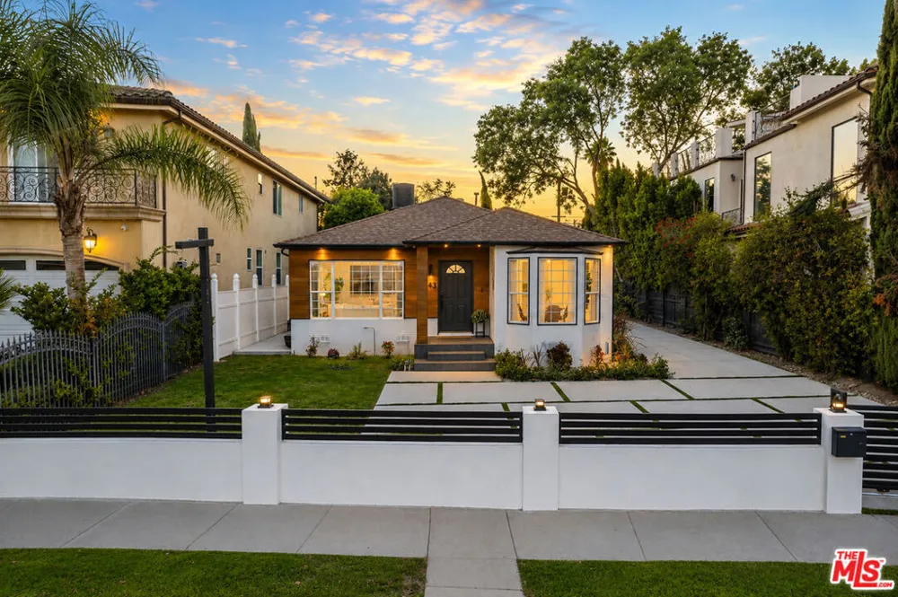 5143 Newcastle Avenue Encino, CA 91316