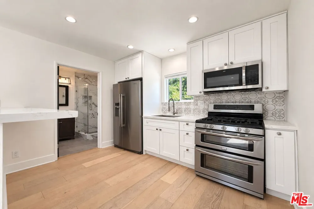 5143 Newcastle Avenue Encino, CA 91316
