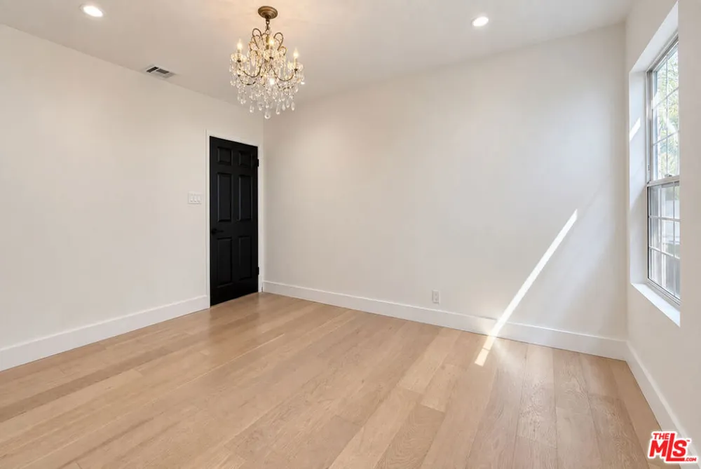 5143 Newcastle Avenue Encino, CA 91316