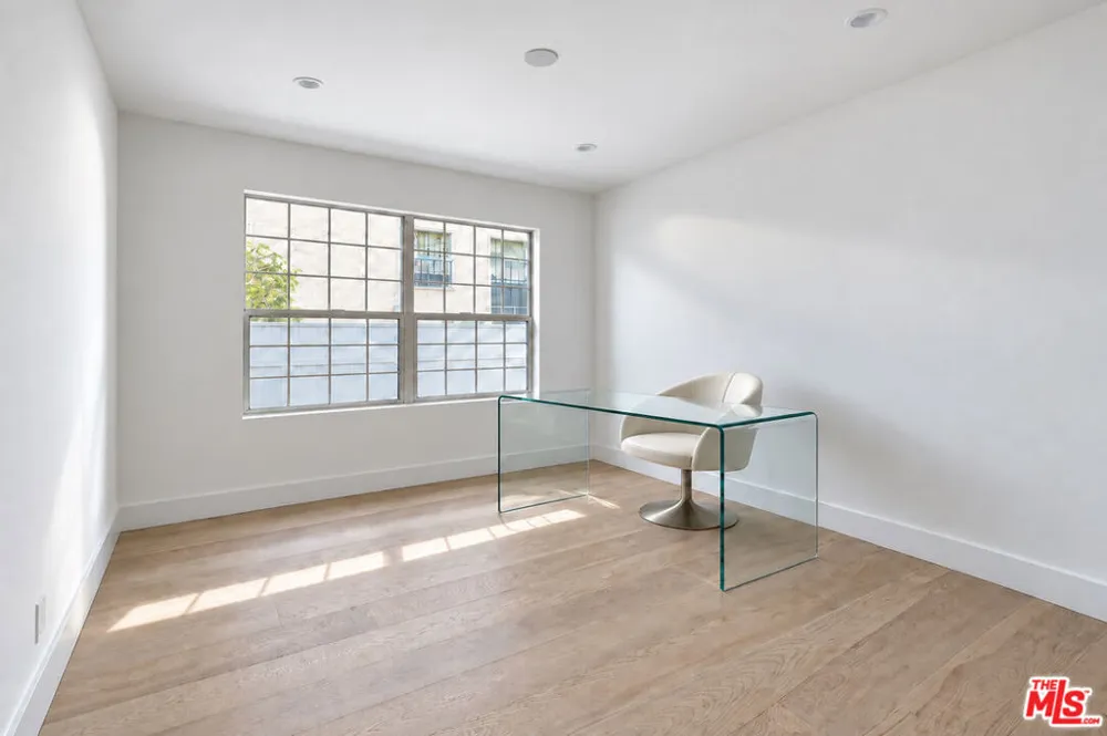 5143 Newcastle Avenue Encino, CA 91316