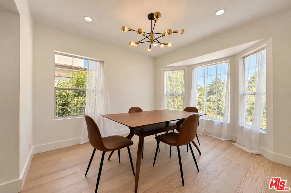 5143 Newcastle Avenue Encino, CA 91316