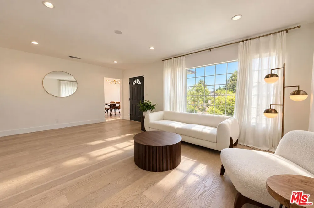 5143 Newcastle Avenue Encino, CA 91316