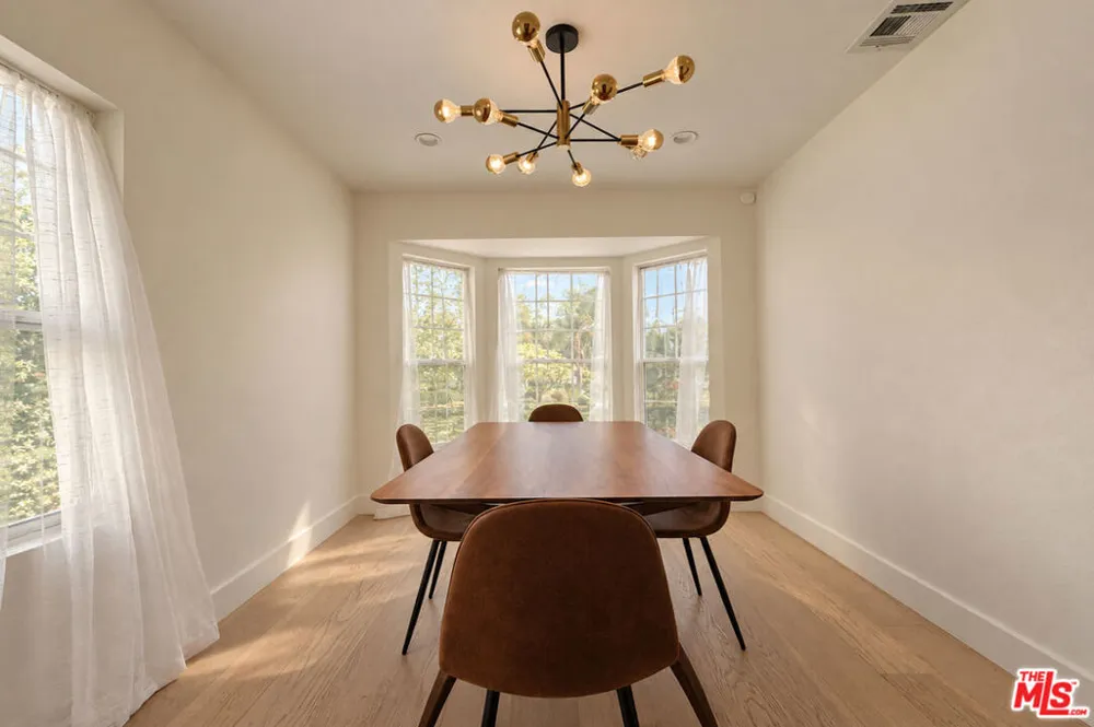 5143 Newcastle Avenue Encino, CA 91316