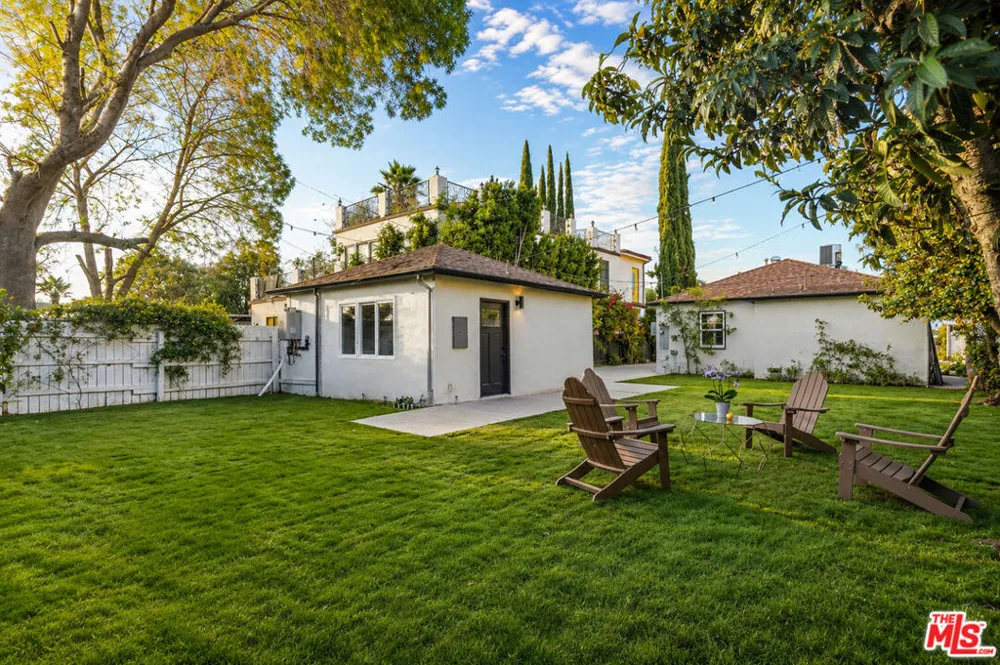 5143 Newcastle Avenue Encino, CA 91316