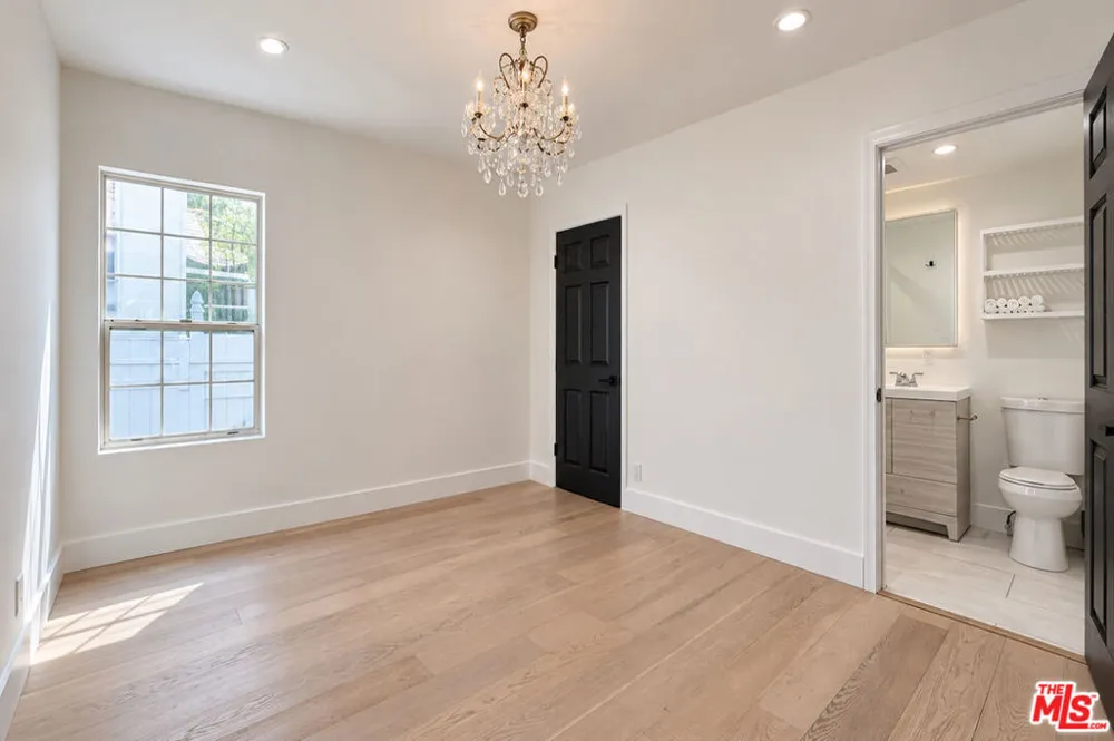 5143 Newcastle Avenue Encino, CA 91316