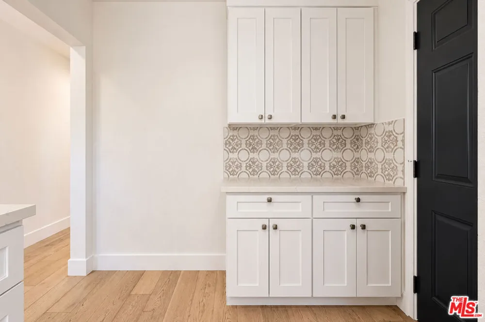 5143 Newcastle Avenue Encino, CA 91316