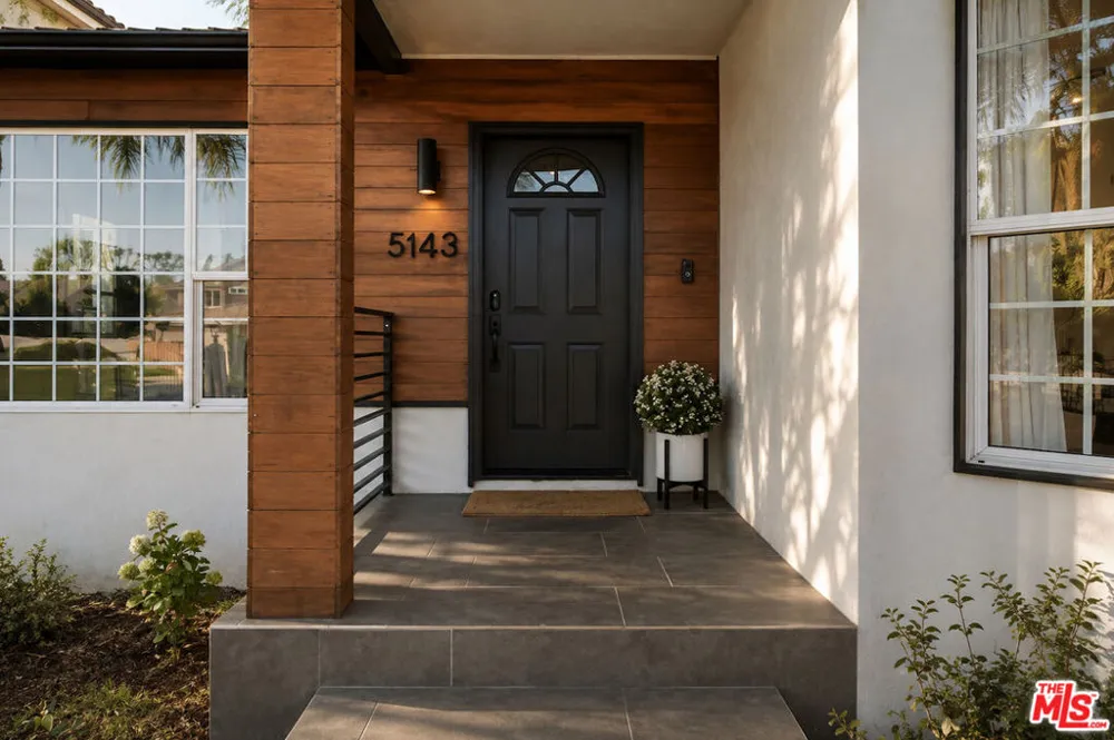 5143 Newcastle Avenue Encino, CA 91316