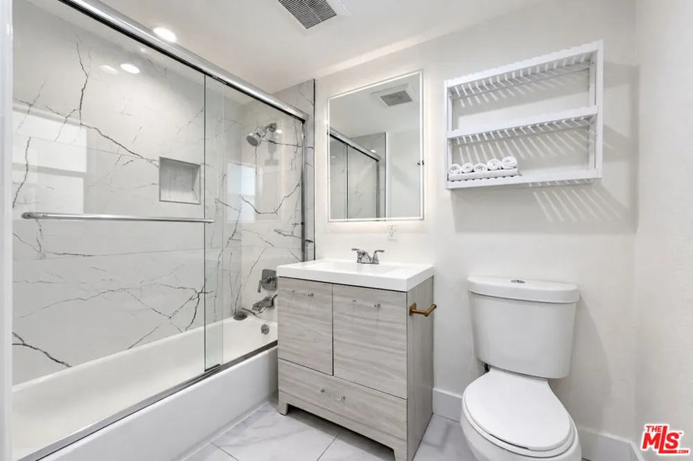 5143 Newcastle Avenue Encino, CA 91316