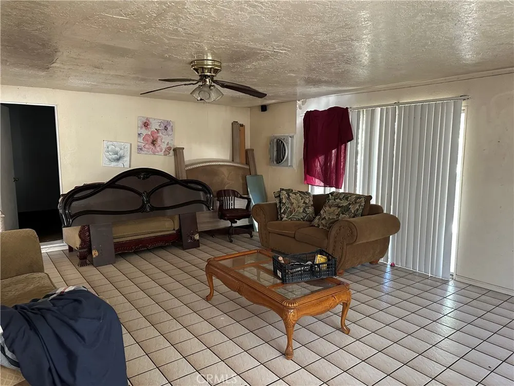 2125 W 11th Santa Ana, CA 92703