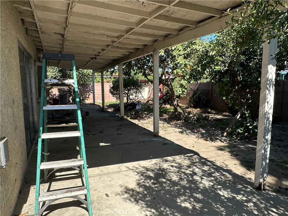 2125 W 11th Santa Ana, CA 92703