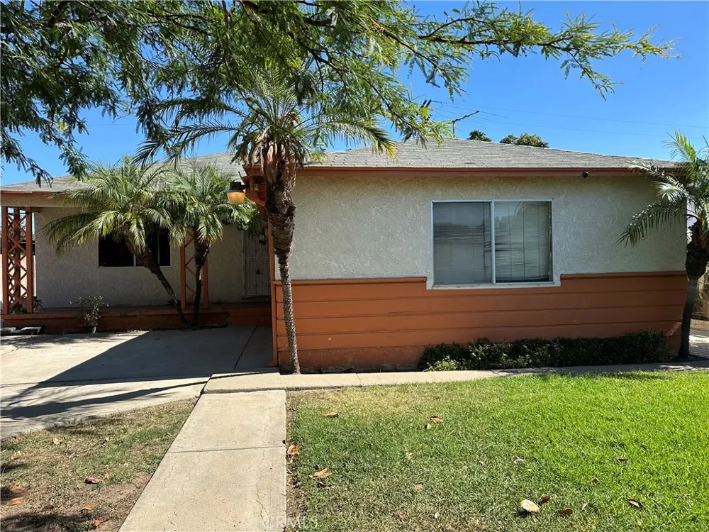 2125 W 11th Santa Ana, CA 92703