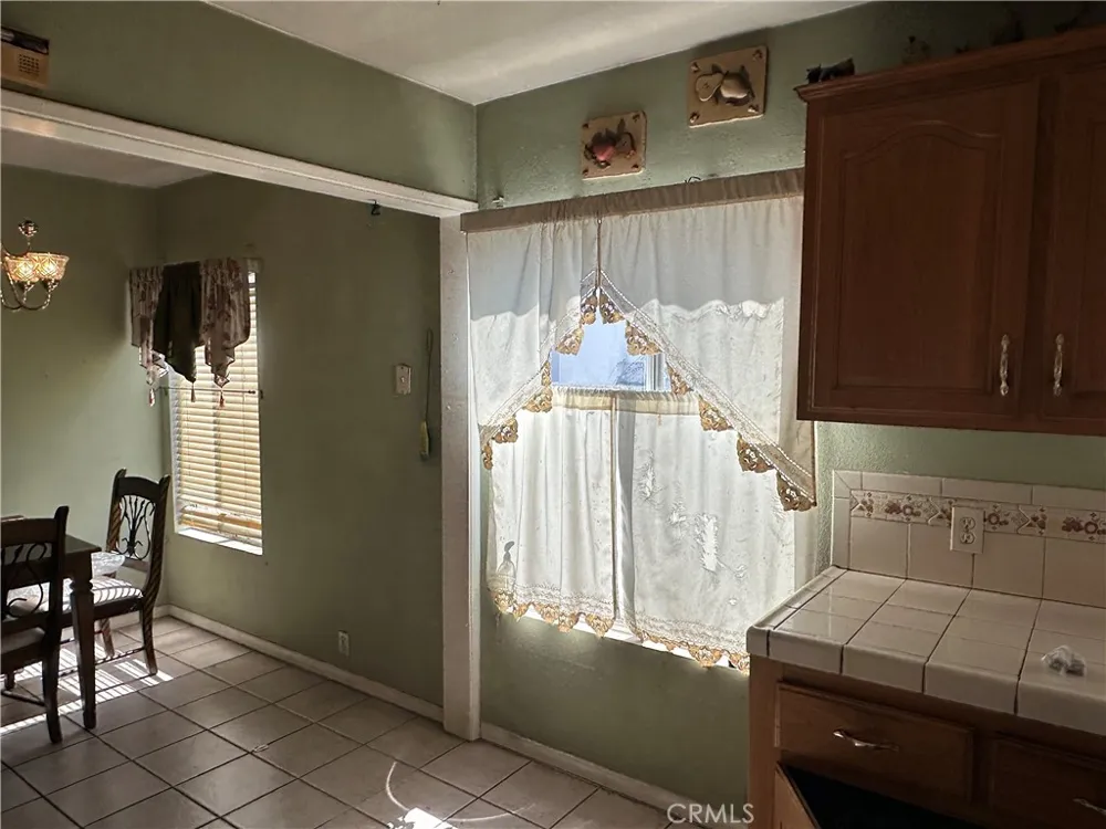 2125 W 11th Santa Ana, CA 92703